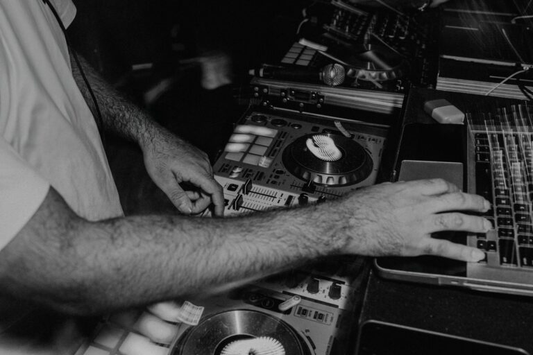 DJ