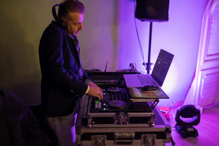 DJ